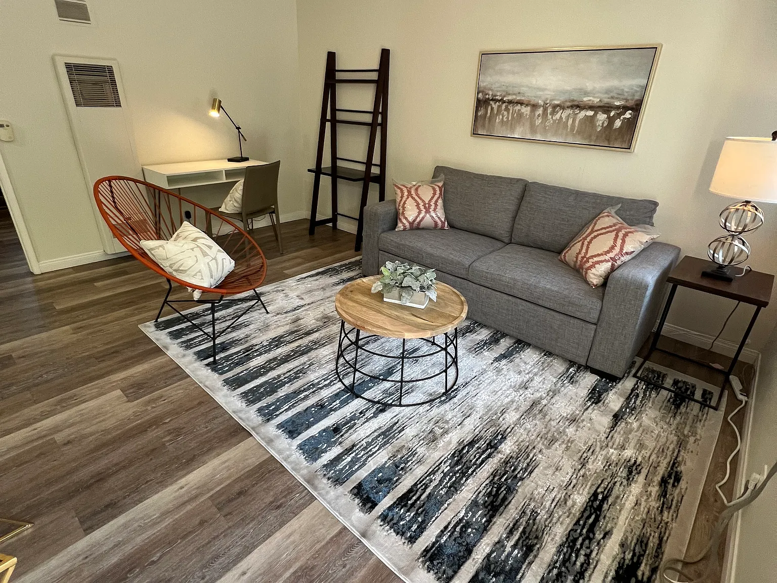1 bed, 500 sqft, $2,100 — Photo 1