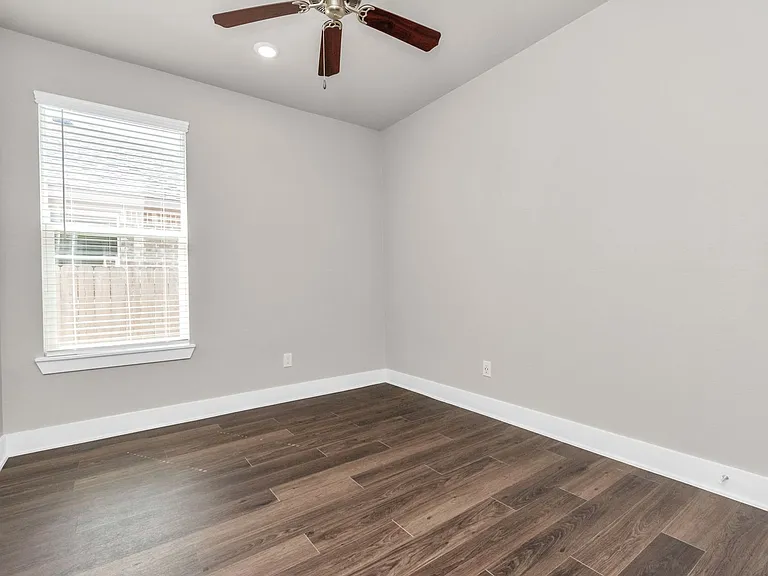 10515 Moon Valley Ln — Photo 23
