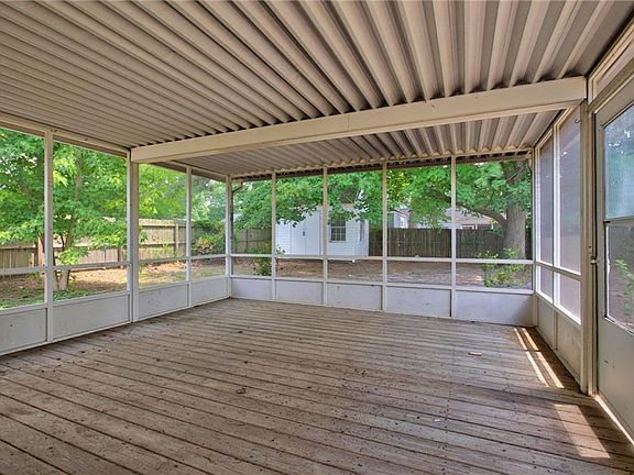 4th image of 3116 Woodbaugh Dr
