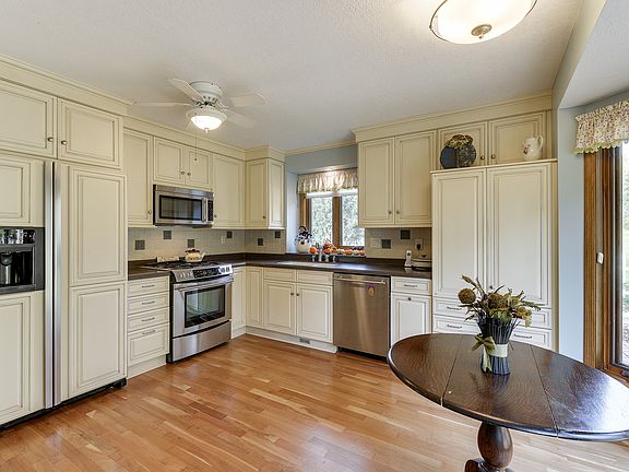 2nd image of 5758 Meadowview Dr