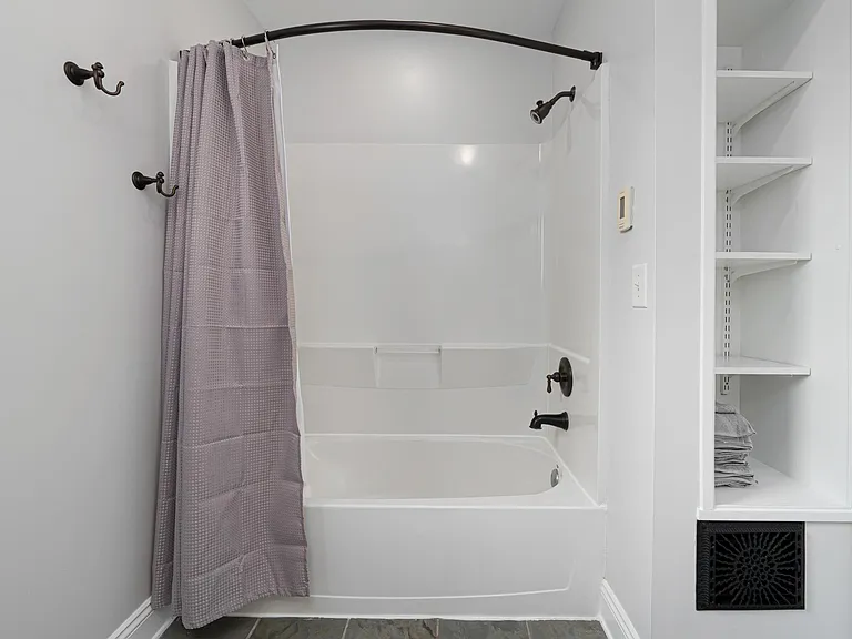 131 E Oakland Ave — Photo 14
