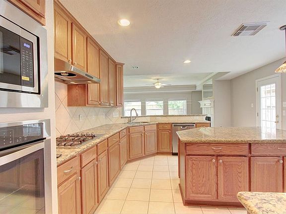 5th image of 1486 Garden Lakes Dr