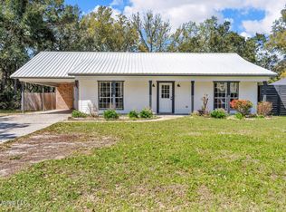 1525 S 8th St, Ocean Springs, MS 39564
