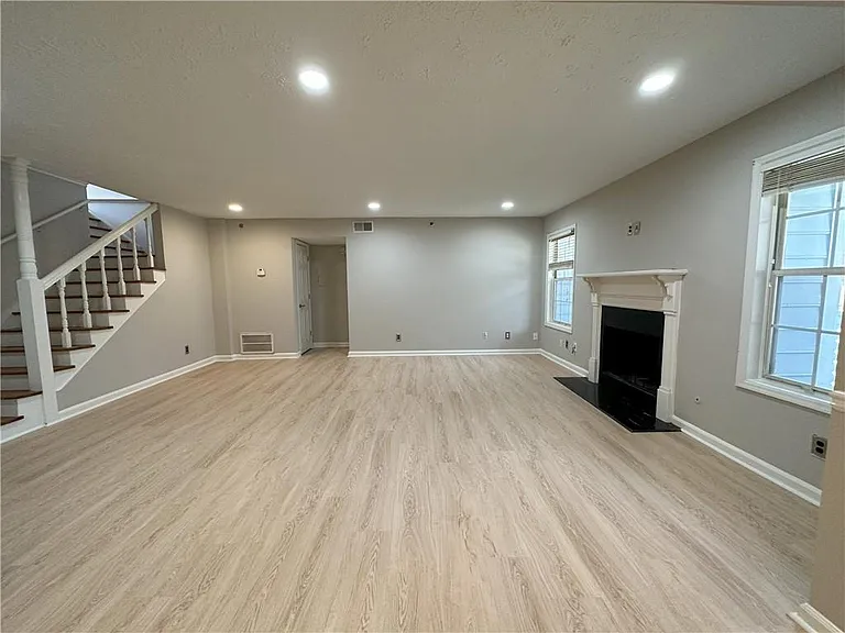 4100 Riverlook Pkwy SE #16 — Photo 8