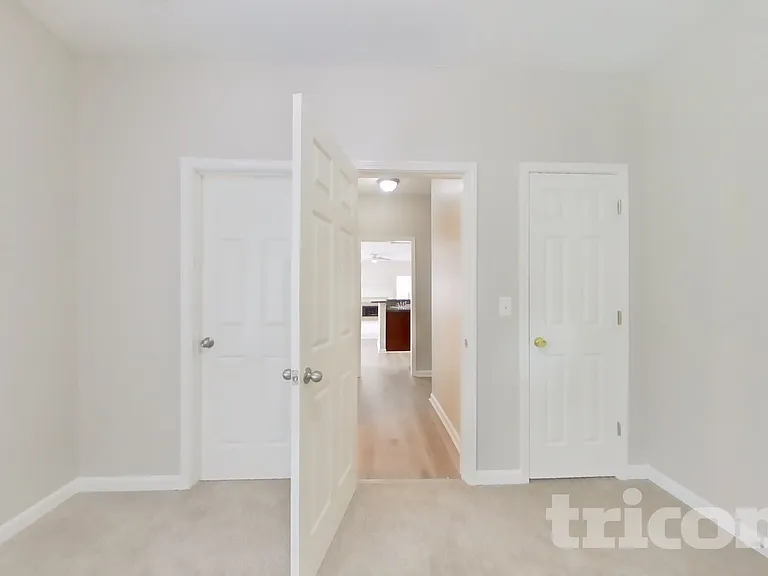 585 Chastleton Dr — Photo 12
