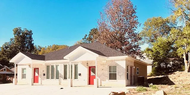 3920 W Charles Bussey Ave #A & B — Photo 2