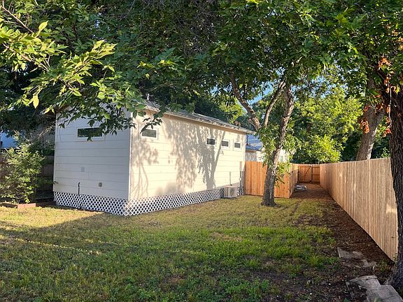 4th image of 916 Chote Ave