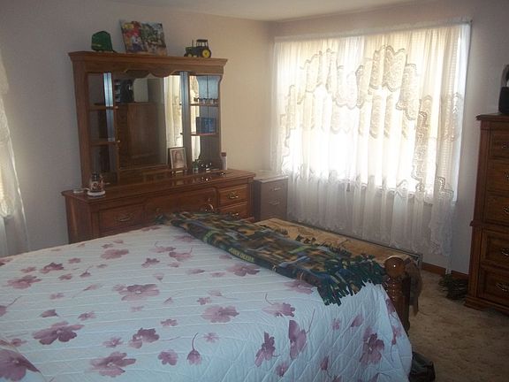 4th image of 410 Imel St