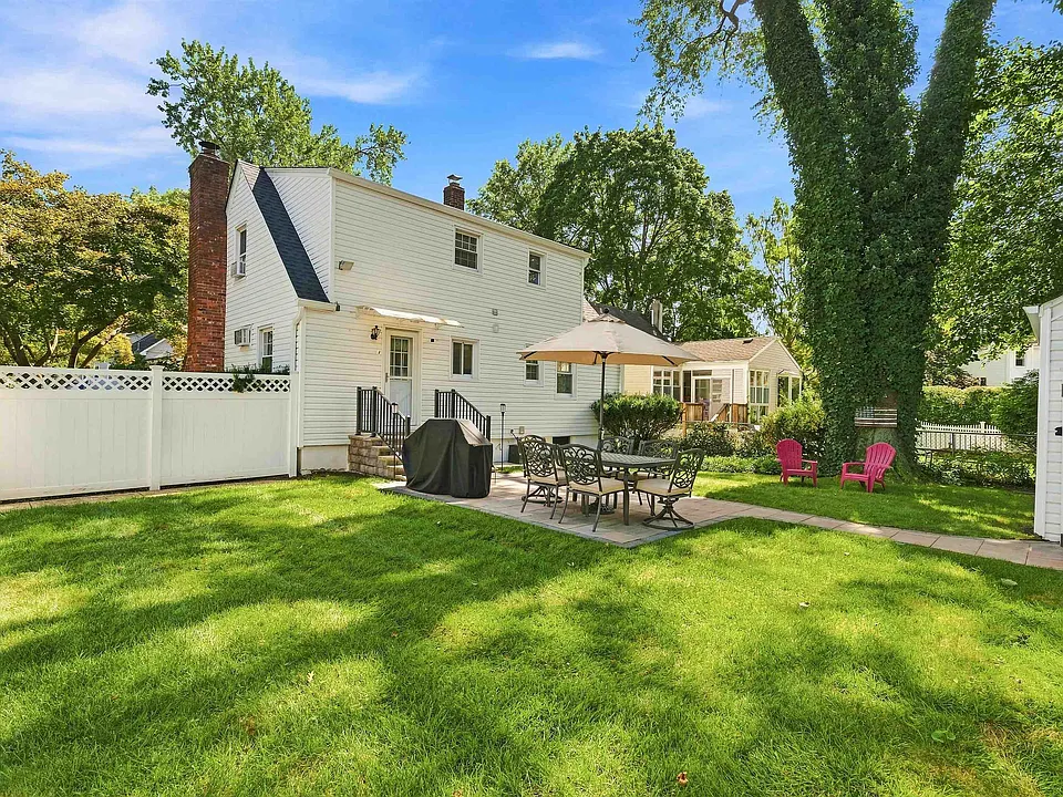 42 7th Ave #1