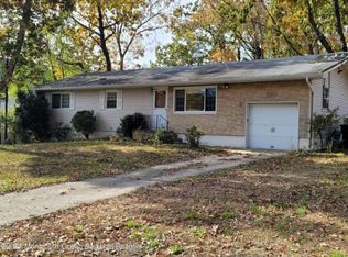 590 Montana Dr, Toms River, NJ 08753
