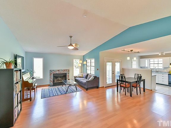 4th image of 2421 Sunnyfield Ct
