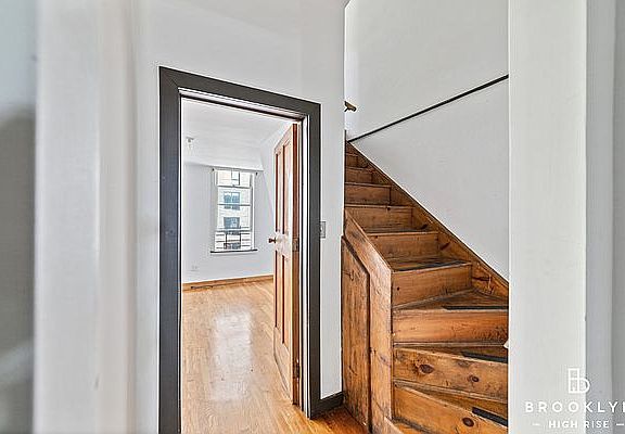 5th image of 1505 Gates Ave APT 3R