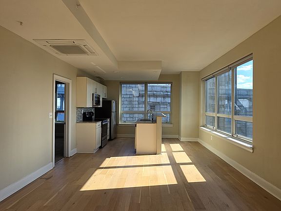 5th image of 252 N Christopher Columbus Blvd #1116