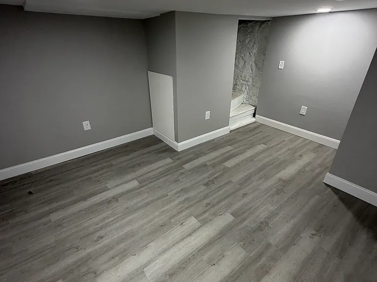 324 W Chestnut St — Photo 2