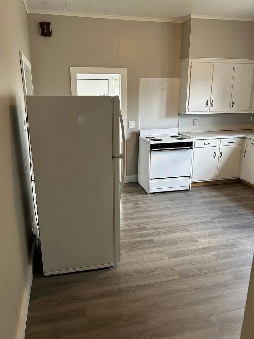 2 Bedroom 1 Bath with Basement — Photo 3
