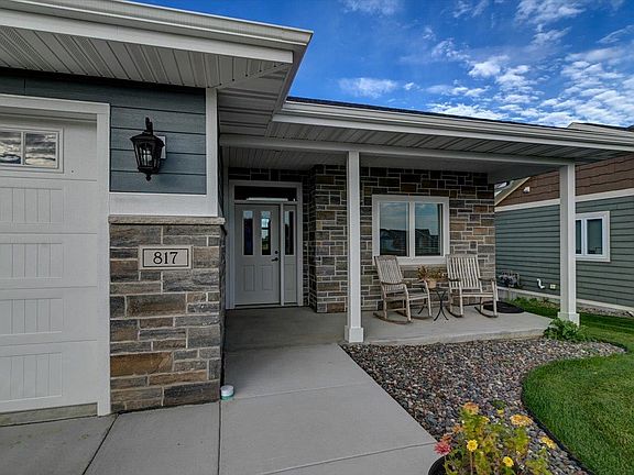 3rd image of 825 Vineyard Ct