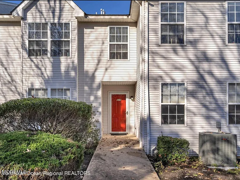 315 Love Ln — Photo 1