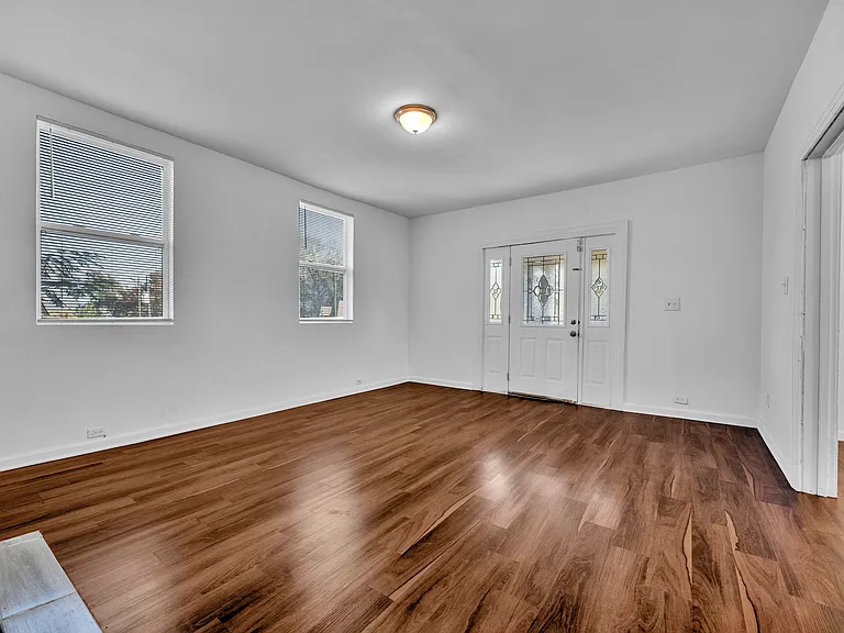 2348 Court R — Photo 9