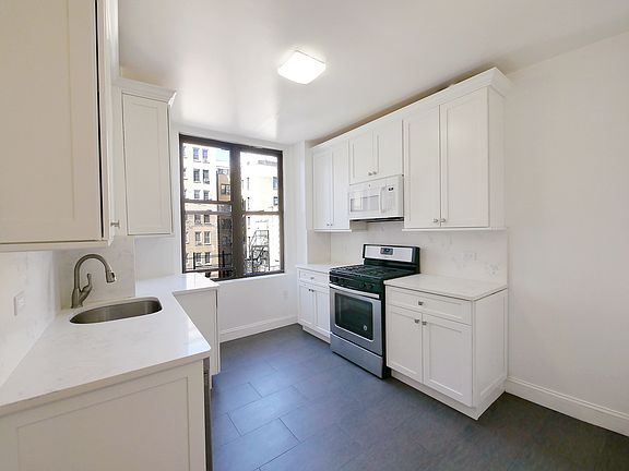 3rd image of 255 W 88th St #A10