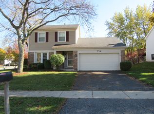 714 Berwick Pl, Roselle, IL 60172