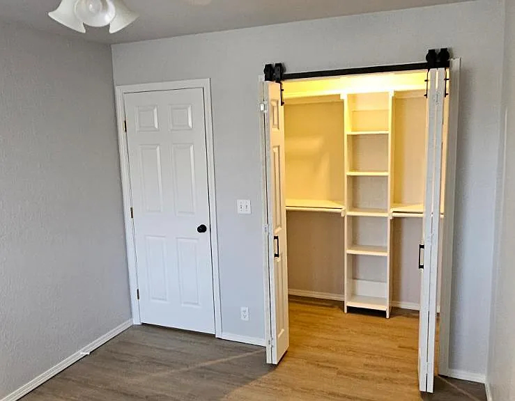 2308 Shady Tree Ln — Photo 27