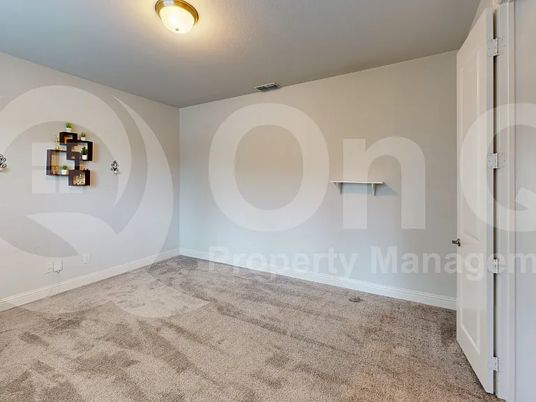 13591 Vineyard Ln — Photo 8