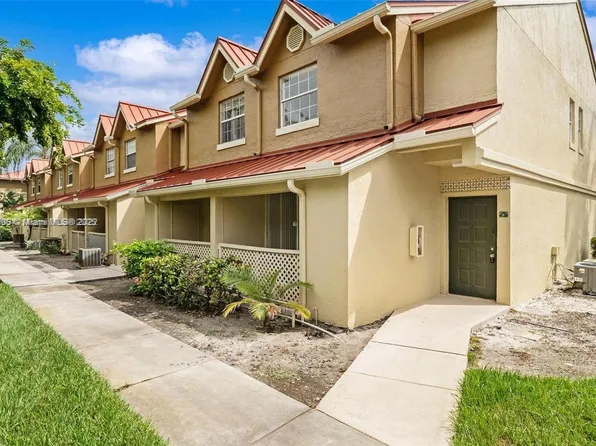 18352 NW 68th Ave APT P, Miami Gardens, FL 33015