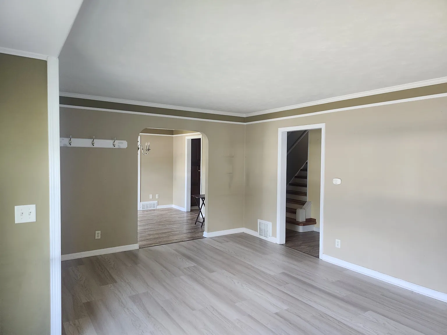 3 bed, 2080 sqft, $3,100 — Photo 2