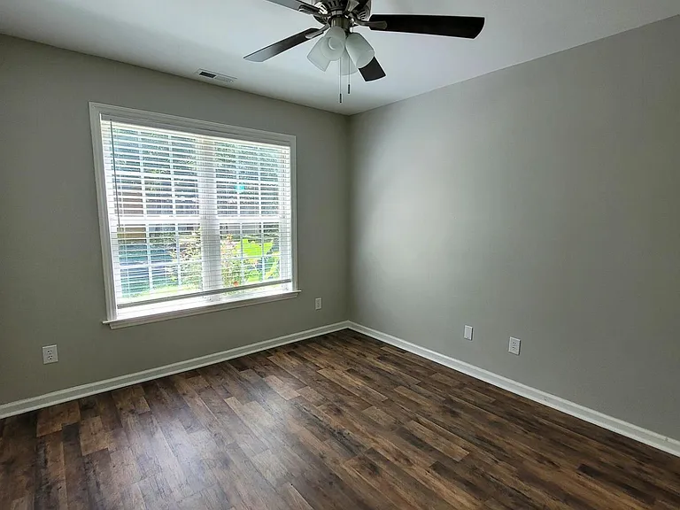 539 N Taylor St — Photo 16