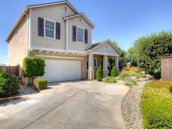 1892 N Mont Blanc Ln, Clovis, CA 93619