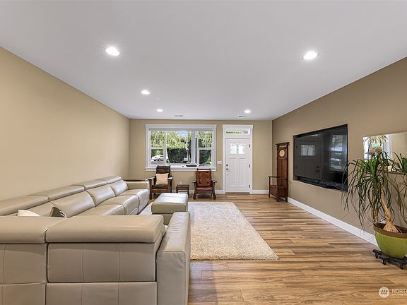 4th image of 3037 Birchwood Ave