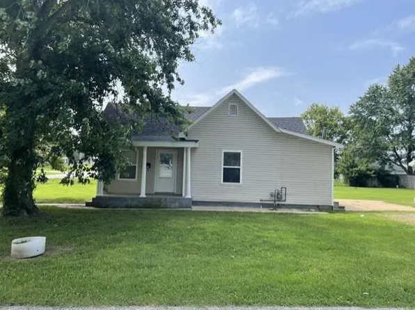 203 S Walnut Street, Marshfield, MO 65706