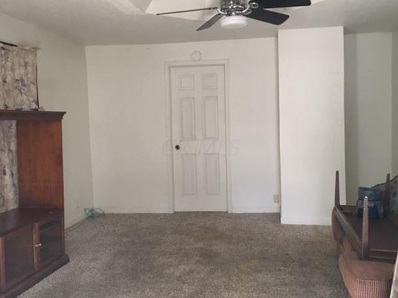 3rd image of 2927 Medina Ave
