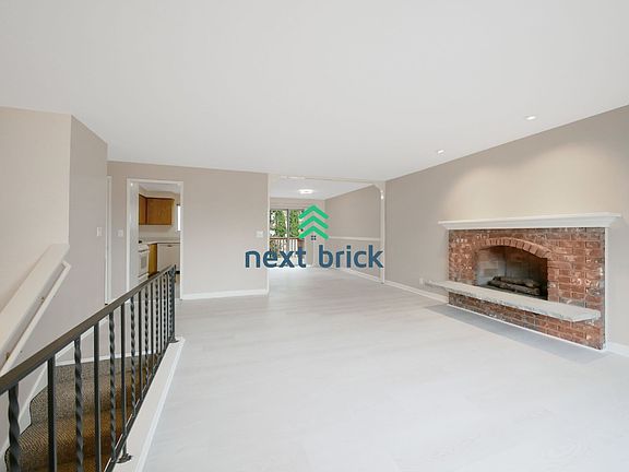2nd image of 15458 4th Ave NE