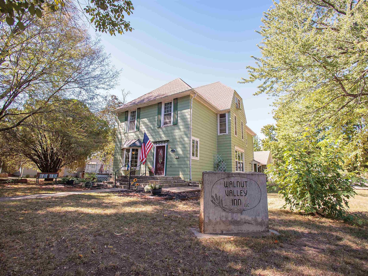 1305 Loomis St, Winfield, KS 67156 Zillow