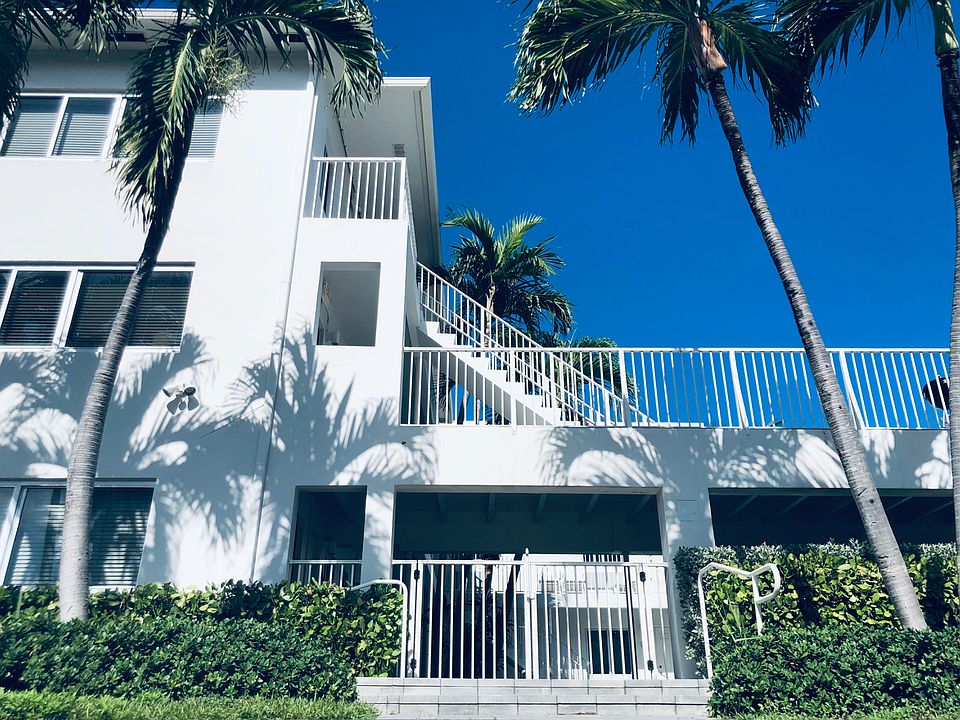 1st image of 2901 Riomar St APT 206