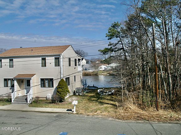 3rd image of 861 Glenwood Place