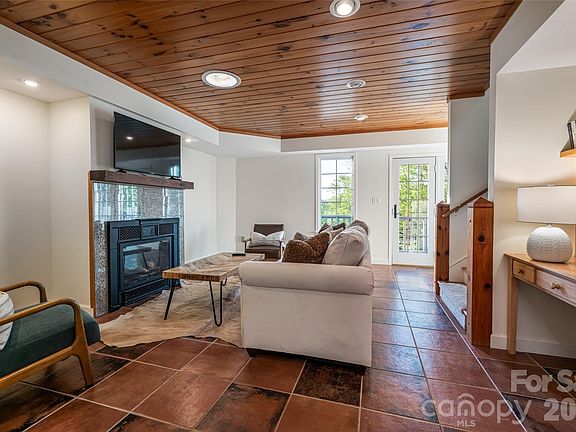 32nd image of 10 Dogwood Hills Ln #12