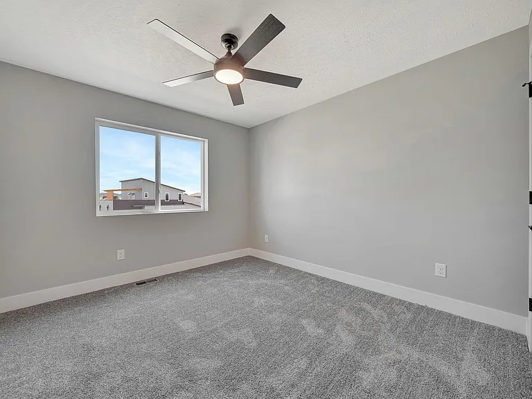 5901 S 94th St — Photo 27