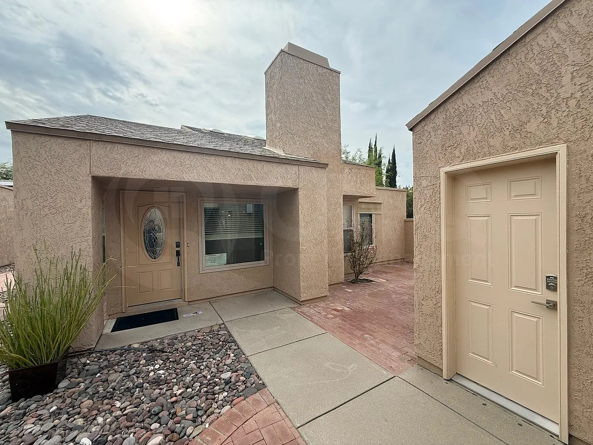 3 bed, 2.0 bath, 1475 sqft, $2,600 — Photo 3
