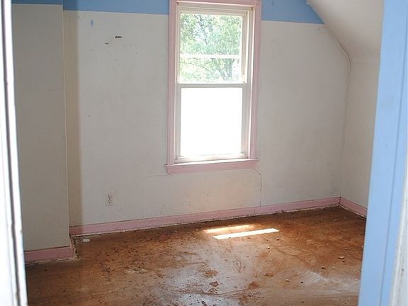 3rd image of 16110 Rockside Rd
