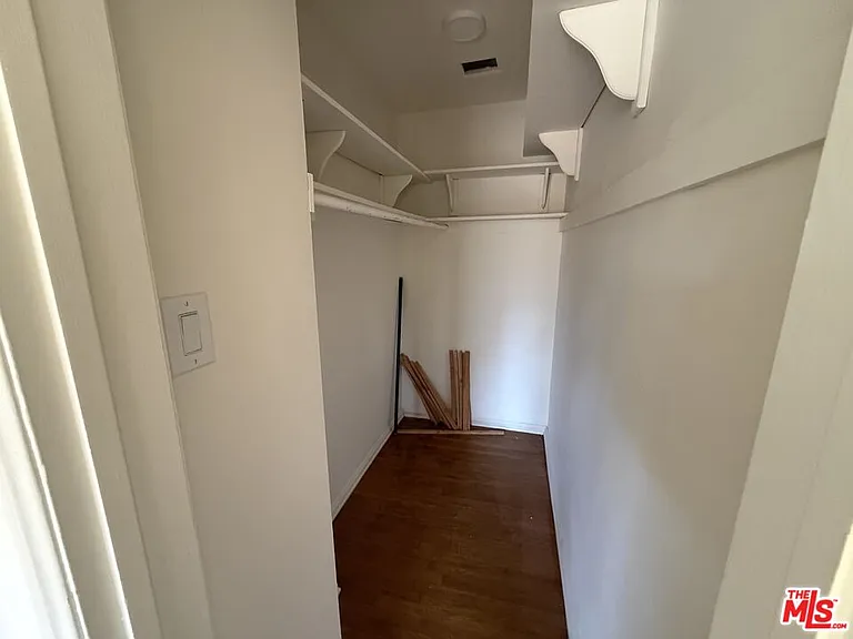 802 Superba Ave — Photo 10