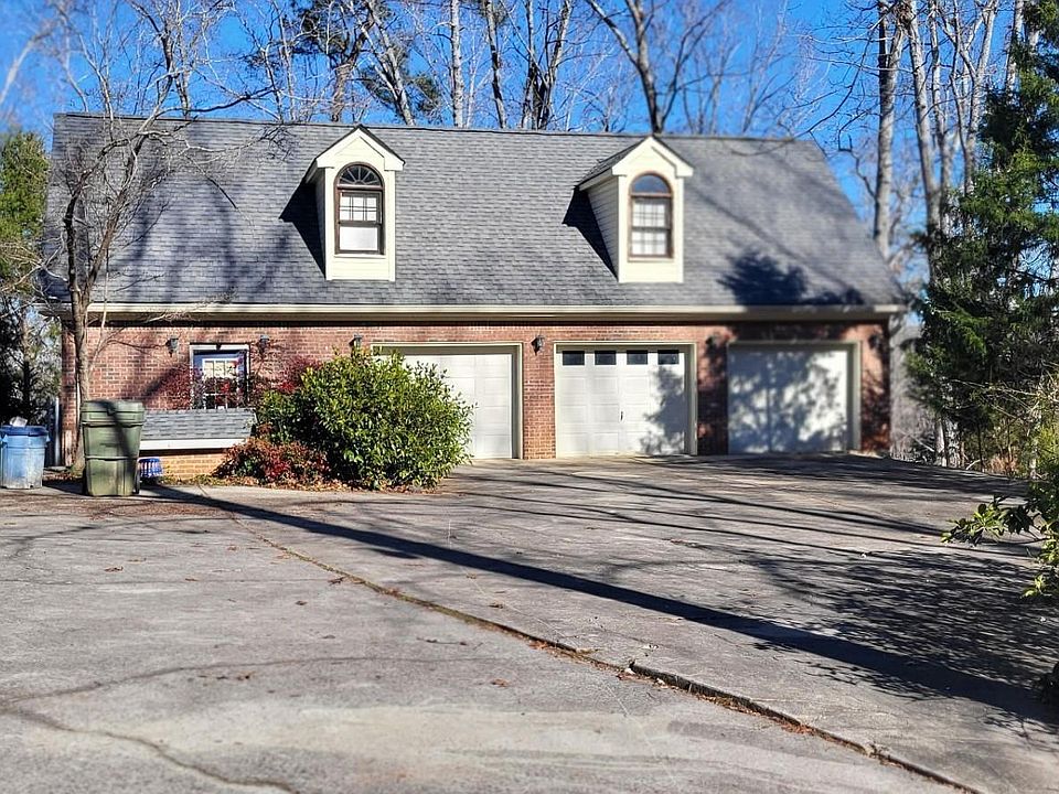 2nd image of 131 Misty Mountain Ln