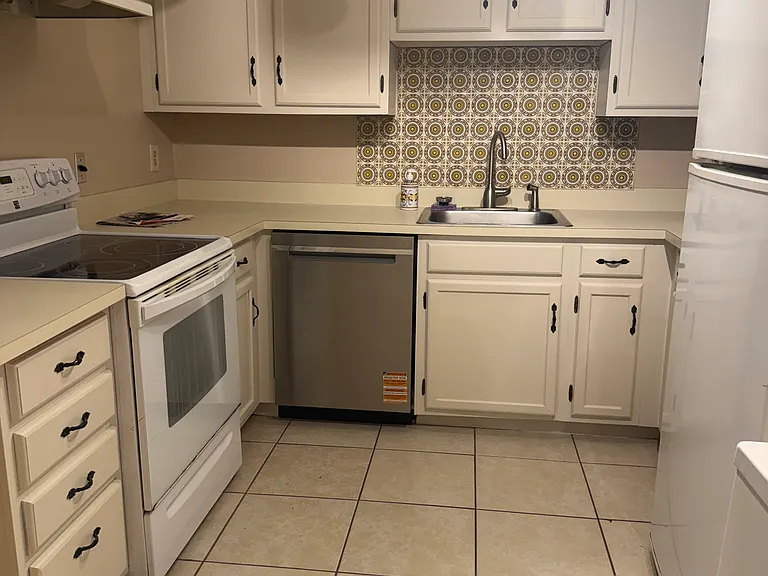 681 Midway Dr #A — Photo 3