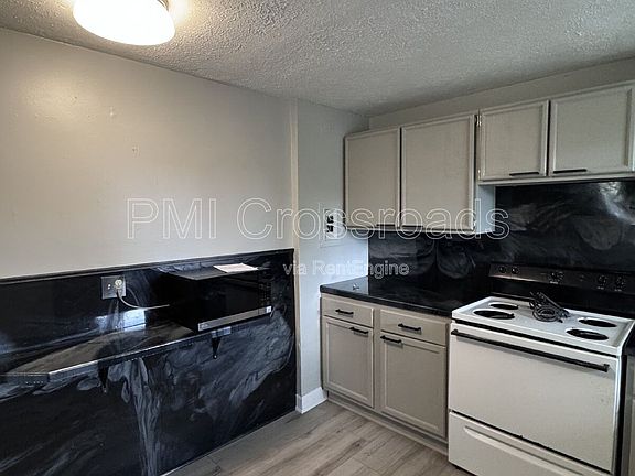 5th image of 2323 Newton St APT 1