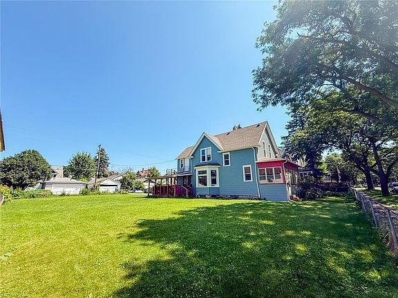 2nd image of 989 Conway St