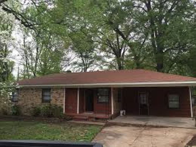 2nd image of 4215 Coventry Dr