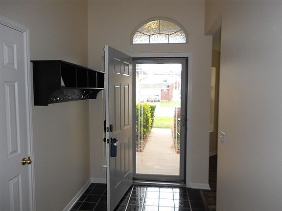 5th image of 701 Los Robles Rd