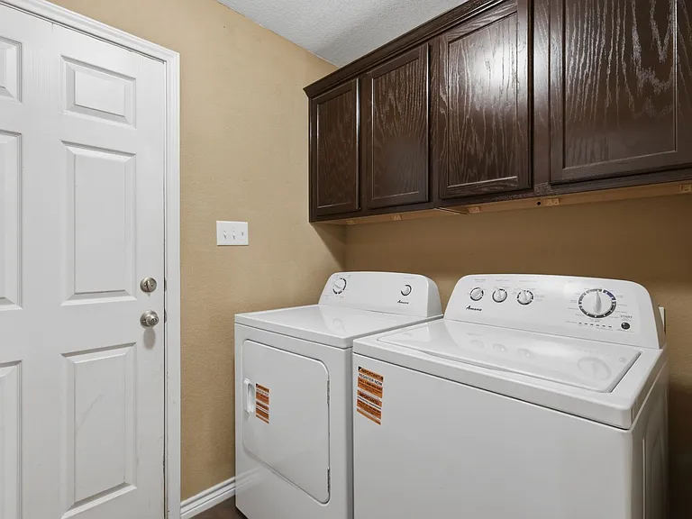 2484 Horse Shoe Dr — Photo 11