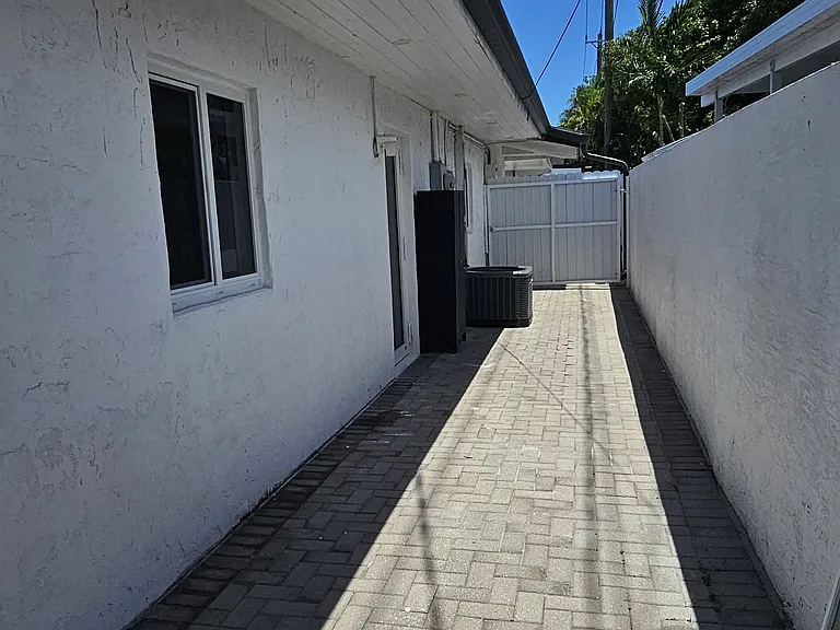 9840 Colonial Dr — Photo 4